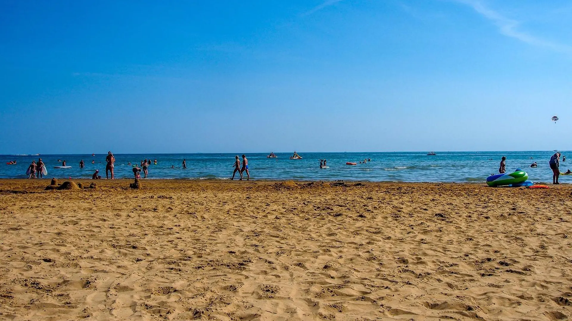 One Bedroom Flat With Balcony Next To The Sea Bibione 0*,  Italy